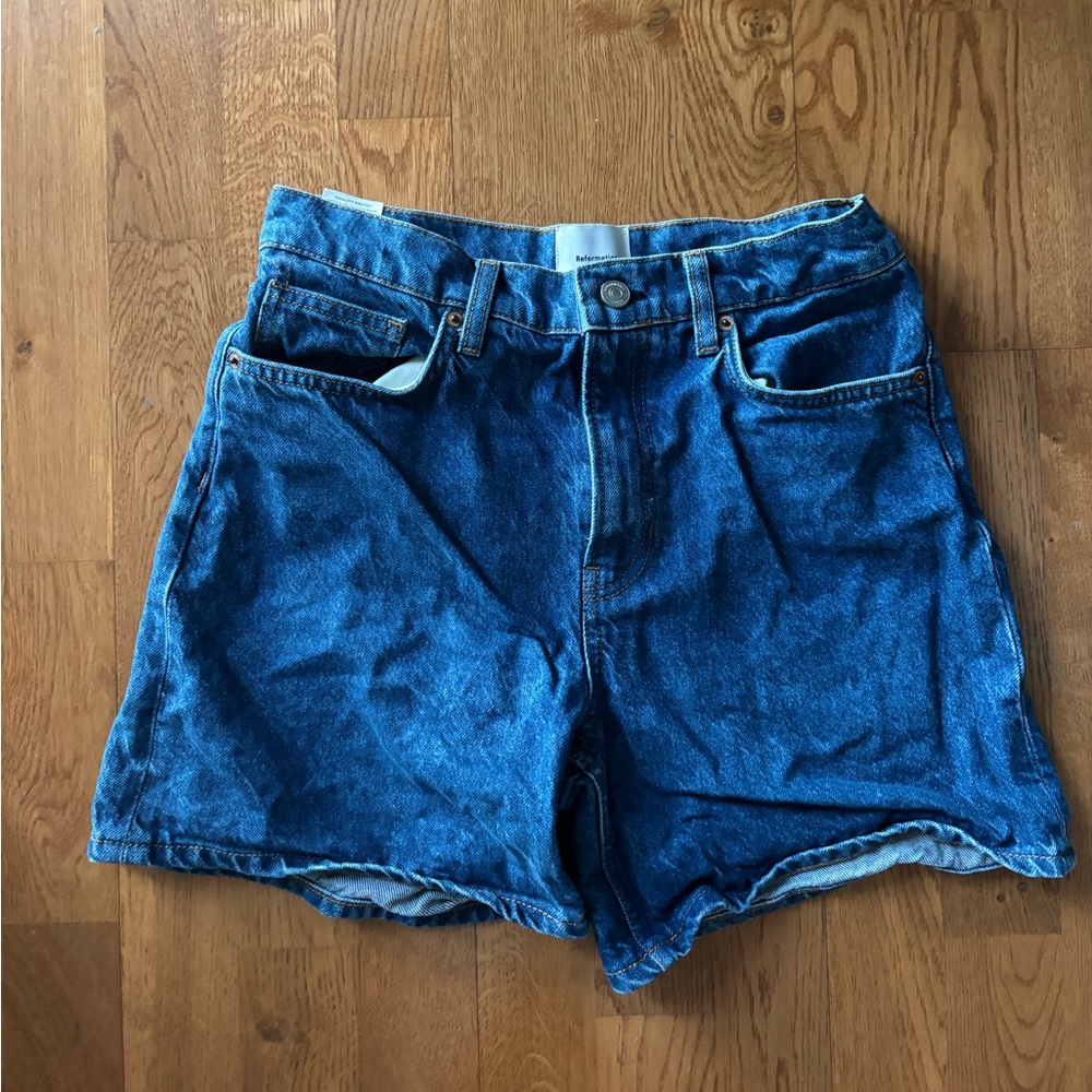 Reformation Raye Mid Rise 6” Relaxed Jean Shorts #denimshorts
WORN ONCE